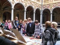 Gruß aus Lille! Viele wären gern länger geblieben, um die barocke Altstadt zu erkunden. Hier einige Schülerinnen und Schüler im Innenhof der alten Börse