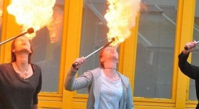 Feuerspucker in Aktion: Im Chemieunterricht der Gesamtschule ging es heiß her.