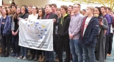 Die Gesamtschule Fröndenberg hat sich zwei Tage lang in ein europäisches Jugendparlament verwandelt. Nicht weniger als 90 Schüler nahmen daran teil.Foto: Jürgen Overkott